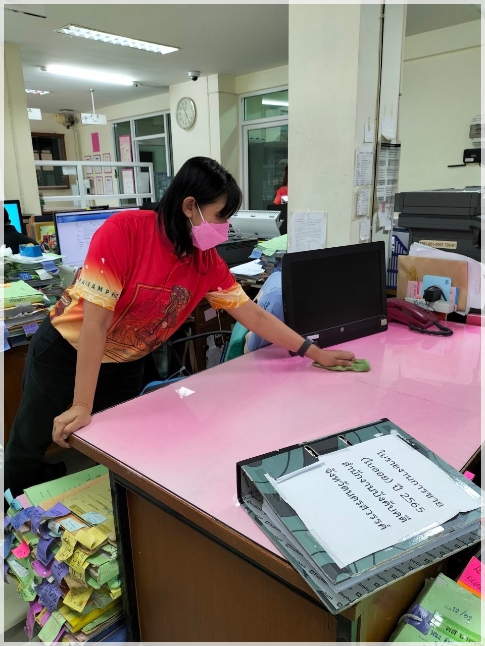 วันที่ 1 กุมภาพันธ์ 2565 เวลา 16.30 น. นางสาวกฤษณา กล้าพนัส ผู้อำนวยการสำนักงานบังคับคดีจังหวัดนครสวรรค์ และเจ้าหน้าที่สำนักงานฯ จัดกิจกรรม Big Cleaning Day โดยร่วมกันทำความสะอาด     ภายในและภายนอกอาค